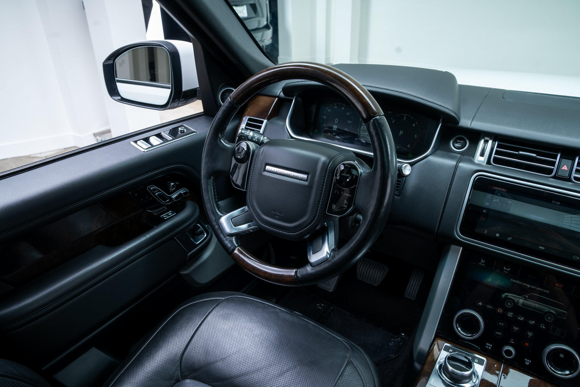 Used 2018 Land Rover Range Rover HSE AWD/4WD image 10