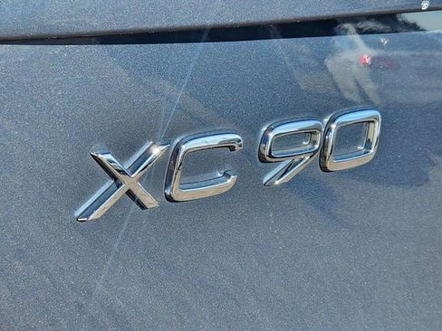 New 2025 Volvo XC90 B6 Plus w/ Protection Package Premier image 16