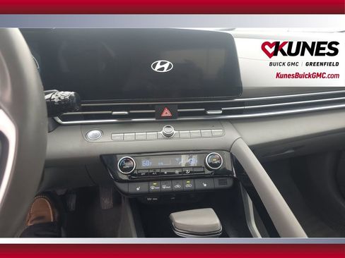 Used 2025 Hyundai Elantra SEL image 15