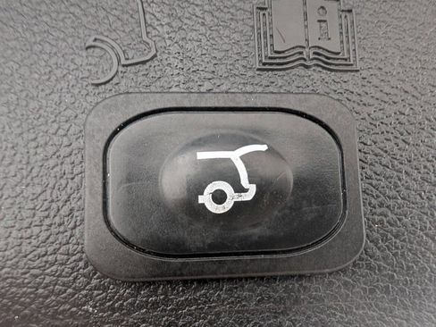 Used 2019 Ford Escape SEL w/ SEL Sport Appearance Package AWD/4WD image 17