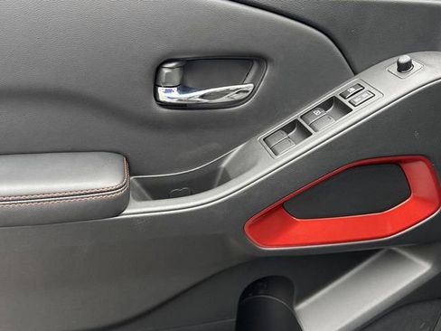 Certified 2025 Nissan Frontier PRO-4X image 13