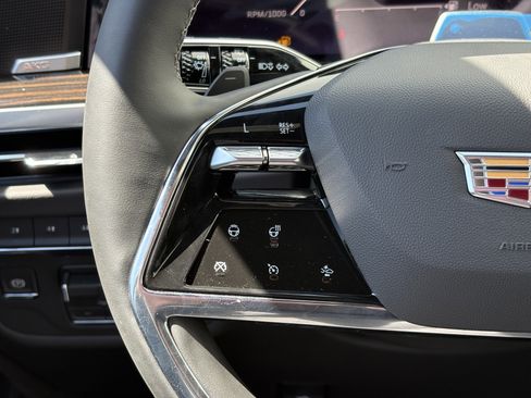 New 2026 Cadillac Escalade Luxury AWD/4WD image 16