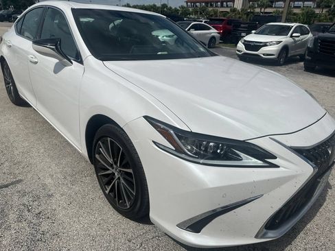 Used 2025 Lexus ES 350 w/ Premium Package FWD image 9