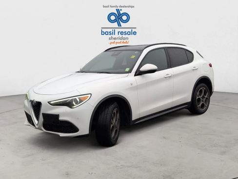 Used 2022 Alfa Romeo Stelvio Ti image 2