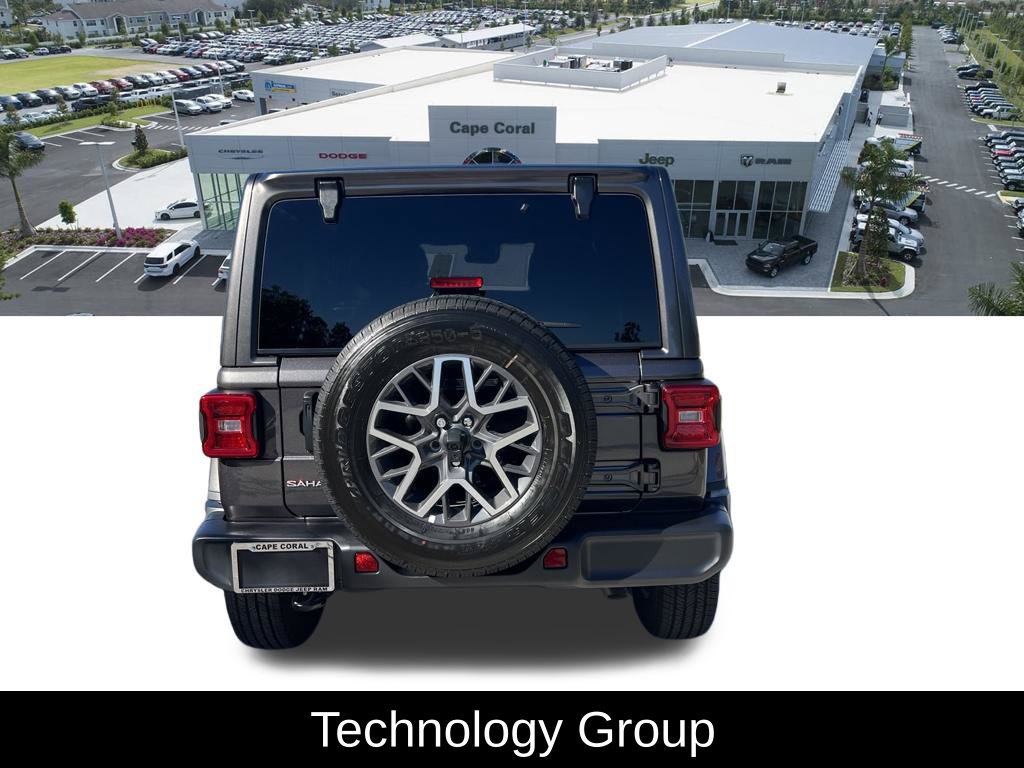 Used 2025 Jeep Wrangler Unlimited Sahara w/ Technology Group AWD/4WD image 5