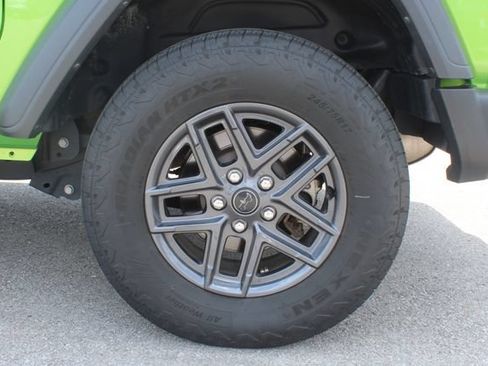 Used 2025 Jeep Wrangler Sport AWD/4WD image 27
