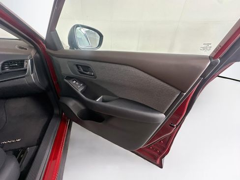 Used 2023 Nissan Rogue S AWD/4WD image 30