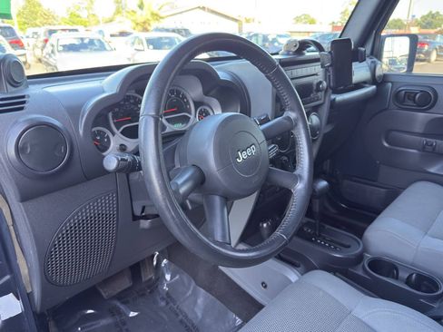 Used 2007 Jeep Wrangler Sahara w/ Dual Top Group AWD/4WD image 16