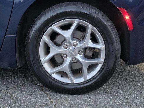 Used 2017 Chrysler Pacifica Limited w/ UConnect Theater Package image 14