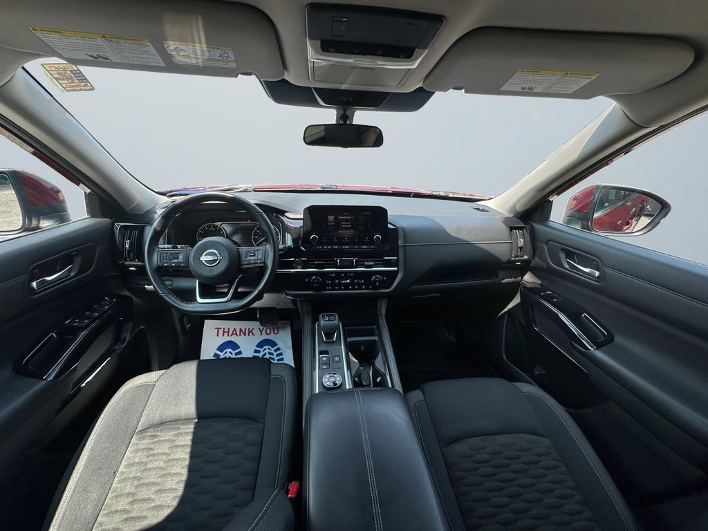 Used 2022 Nissan Pathfinder SV AWD/4WD image 10