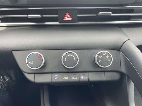 Used 2024 Hyundai Elantra SE FWD image 26