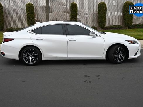Used 2025 Lexus ES 300h w/ Premium Package image 3
