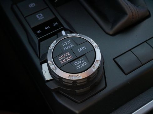 Certified 2025 Toyota 4Runner TRD Off-Road image 28