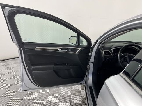 Used 2016 Ford Fusion SE w/ Equipment Group 202A image 10