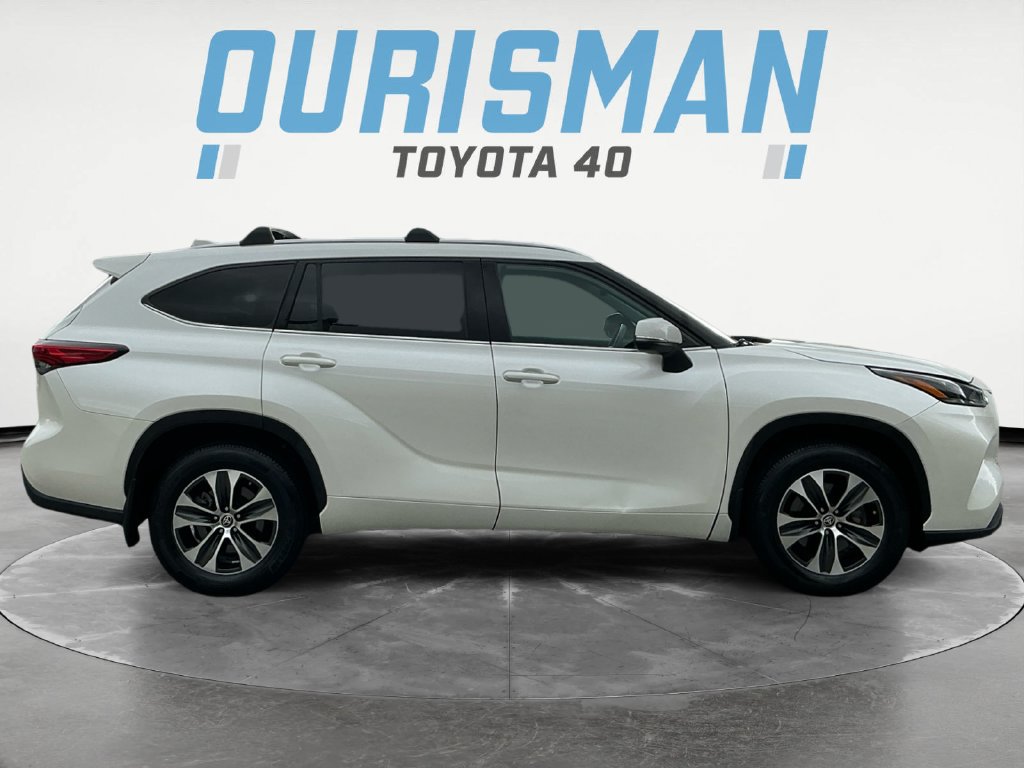 Used 2021 Toyota Highlander XLE AWD/4WD image 8