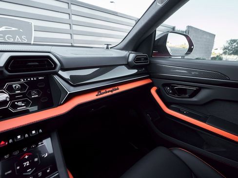 Used 2025 Lamborghini Urus SE image 82