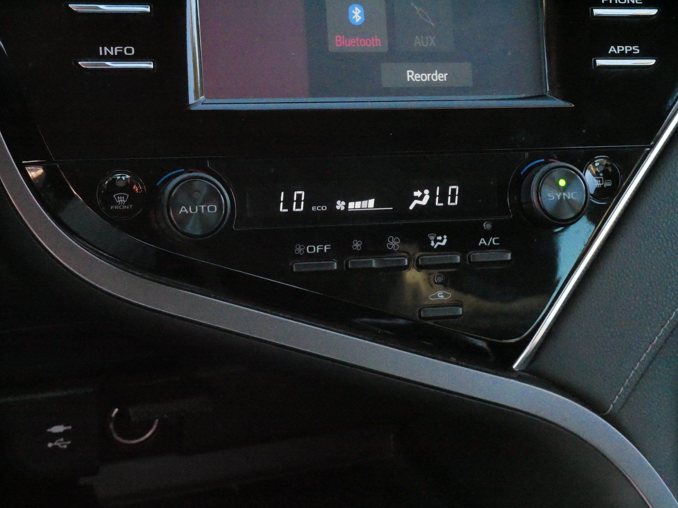 Used 2018 Toyota Camry XSE FWD image 23