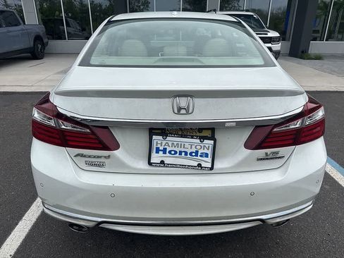 Used 2017 Honda Accord Touring image 5
