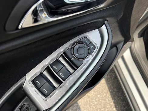 Used 2025 Chevrolet Malibu LT FWD image 20