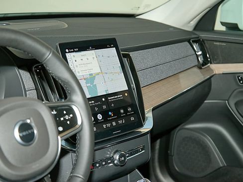 New 2025 Volvo XC90 B6 Plus w/ Protection Package Premier image 14