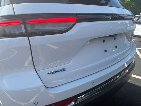 Certified 2022 Jeep Grand Cherokee Limited 4xe AWD/4WD image 8