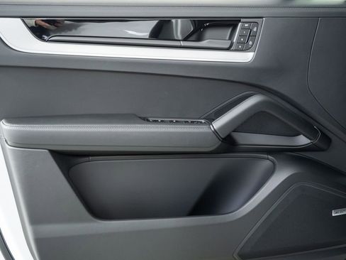 New 2026 Porsche Cayenne AWD/4WD image 6