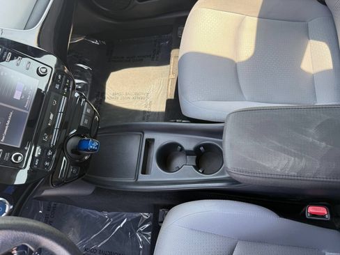 Used 2022 Toyota Prius LE FWD image 21