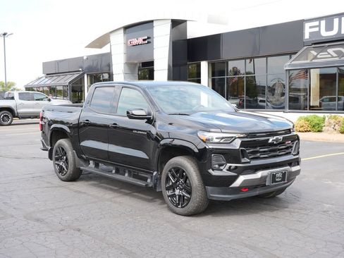Used 2025 Chevrolet Colorado Z71 w/ Z71 Convenience Package 2 AWD/4WD image 3