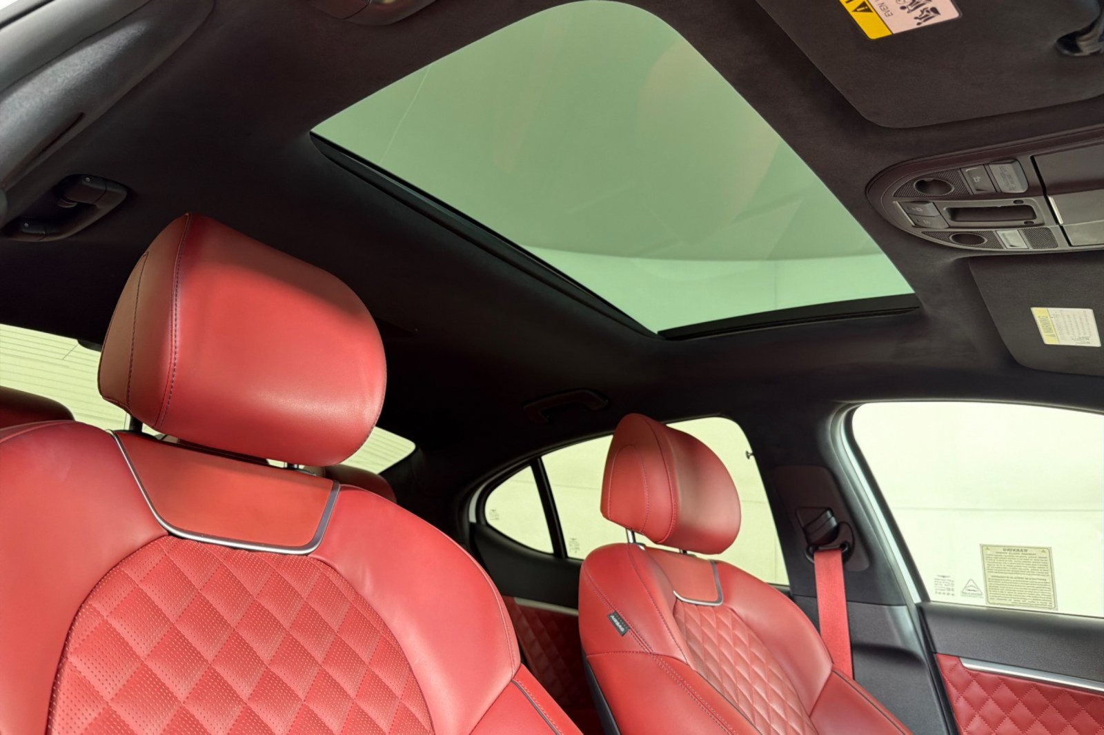Used 2022 Genesis G70 3.3T Launch Edition AWD/4WD image 15
