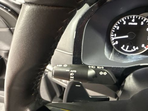 Used 2025 Nissan Pathfinder SL AWD/4WD image 41