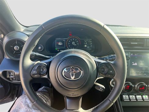 Used 2025 Toyota GR86 Premium image 11