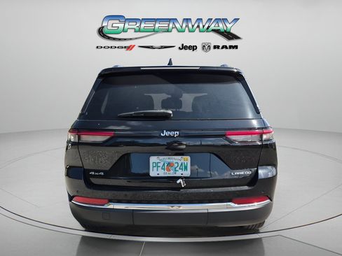 Used 2022 Jeep Grand Cherokee Laredo w/ Luxury Tech Group I AWD/4WD image 3