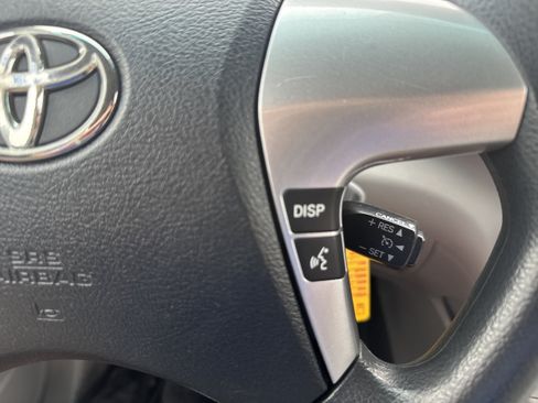 Used 2012 Toyota Highlander FWD w/ Tech Pkg image 21