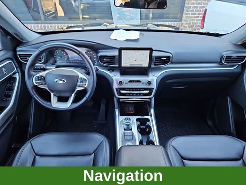 Used 2022 Ford Explorer XLT w/ Equipment Group 202A image 9