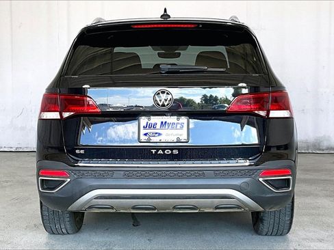 Used 2022 Volkswagen Taos SE w/ Panoramic Sunroof Package image 3