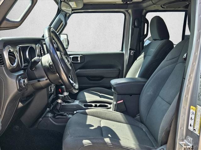 Used 2018 Jeep Wrangler Unlimited Sahara AWD/4WD image 13