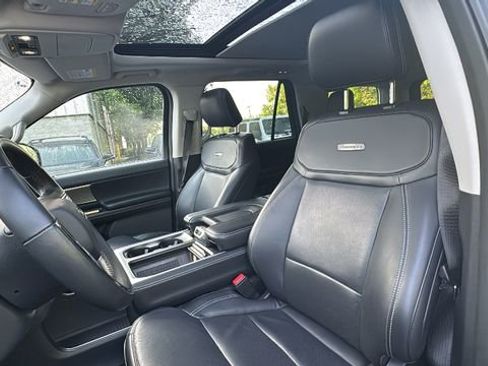 Used 2025 Ford Expedition Platinum AWD/4WD image 30