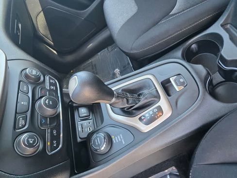Used 2014 Jeep Cherokee Latitude AWD/4WD image 14