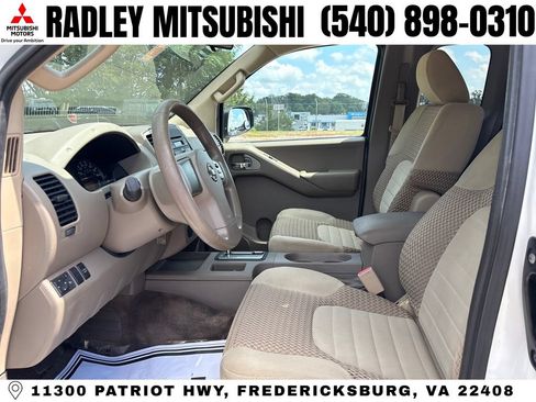 Used 2012 Nissan Frontier SV RWD image 3