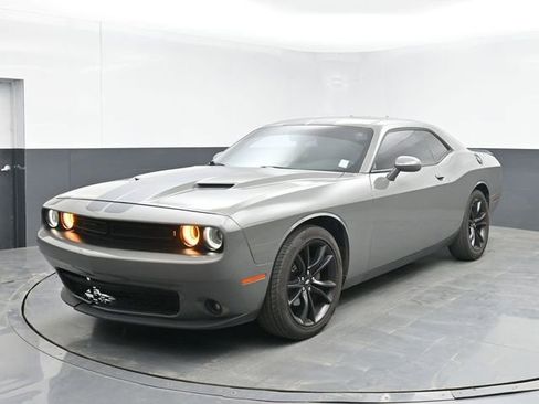 Used 2018 Dodge Challenger SXT w/ Blacktop Package image 10