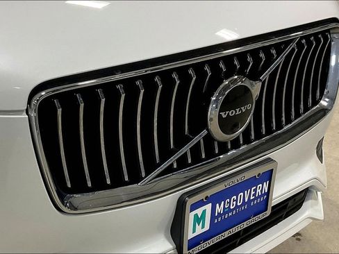 Certified 2022 Volvo XC90 T6 Momentum w/ Advanced Package AWD/4WD image 32