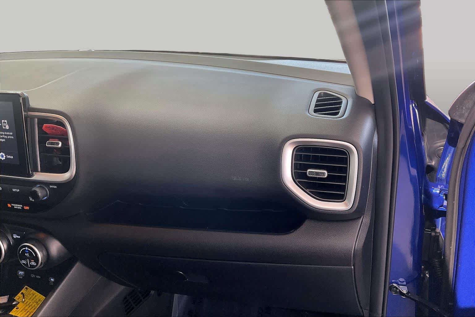 Certified 2025 Hyundai Venue SEL FWD image 19