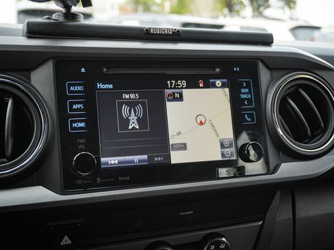 Used 2019 Toyota Tacoma TRD Off-Road image 23