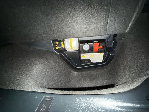 Used 2017 Toyota Prius Prime Premium image 24