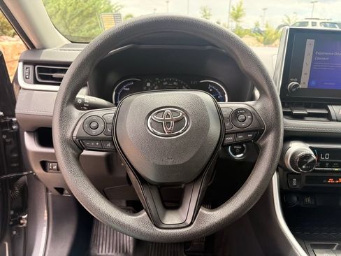Used 2025 Toyota RAV4 XLE AWD/4WD image 21