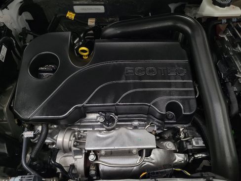 Used 2024 GMC Terrain SLT image 30