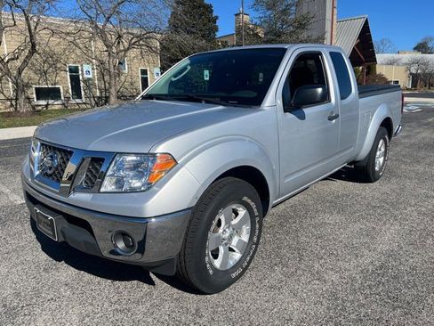 Used 2011 Nissan Frontier SV image 13