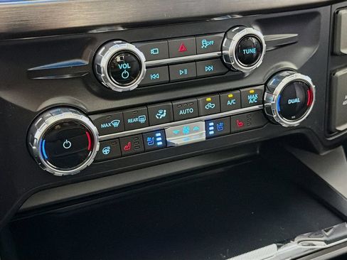 New 2026 Ford F250 Lariat w/ Black Appearance Package AWD/4WD image 18