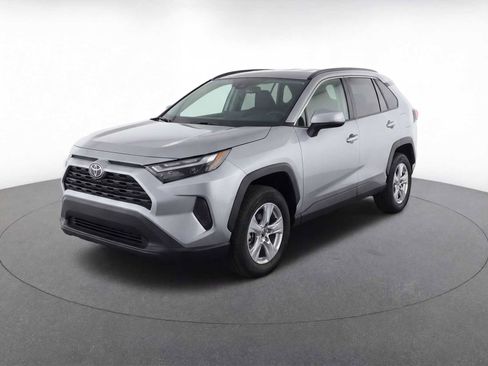 Used 2025 Toyota RAV4 XLE AWD/4WD image 1