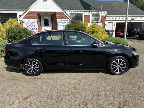 Used 2018 Volkswagen Jetta SE image 9